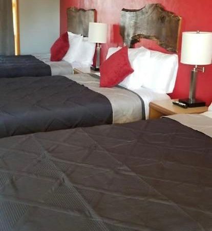 Tri-State Wood Inn Dickeyville Екстериор снимка