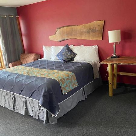 Tri-State Wood Inn Dickeyville Екстериор снимка