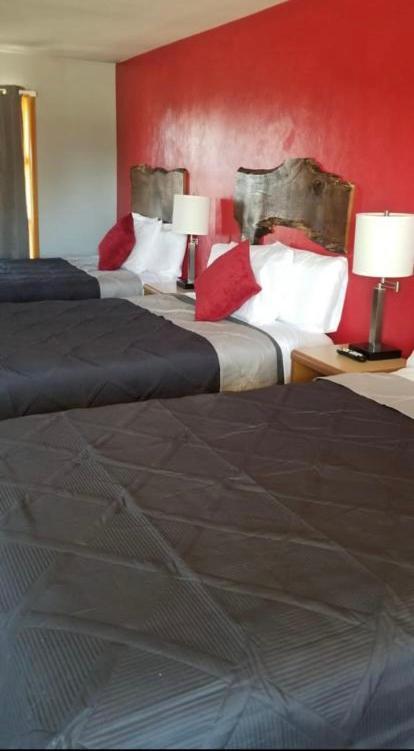Tri-State Wood Inn Dickeyville Екстериор снимка