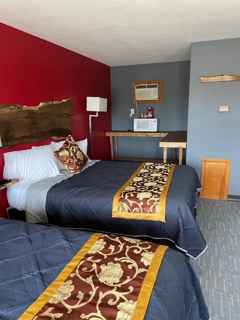 Tri-State Wood Inn Dickeyville Екстериор снимка