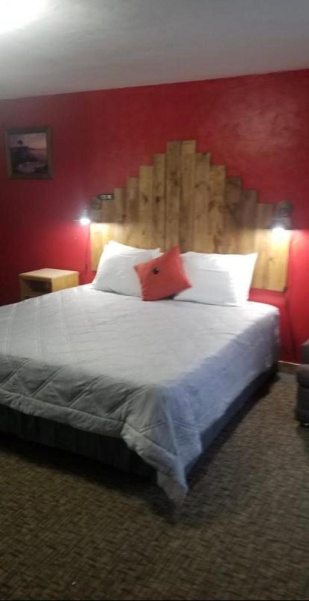 Tri-State Wood Inn Dickeyville Екстериор снимка
